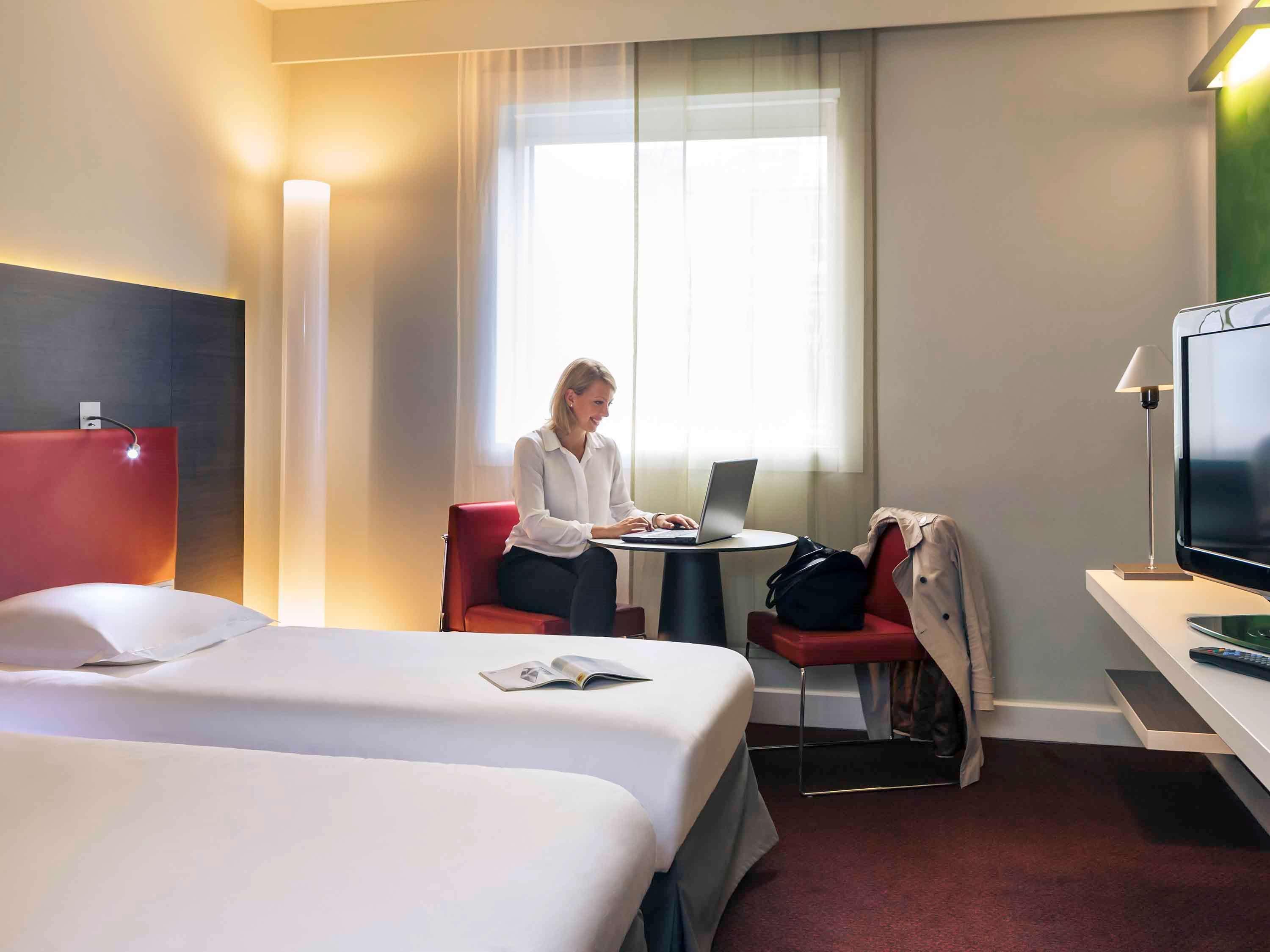 Mercure Paris La Defense Grande Arche Нантерр Экстерьер фото