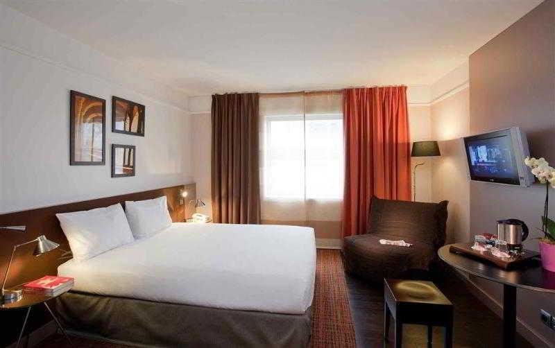 Mercure Paris La Defense Grande Arche Нантерр Экстерьер фото