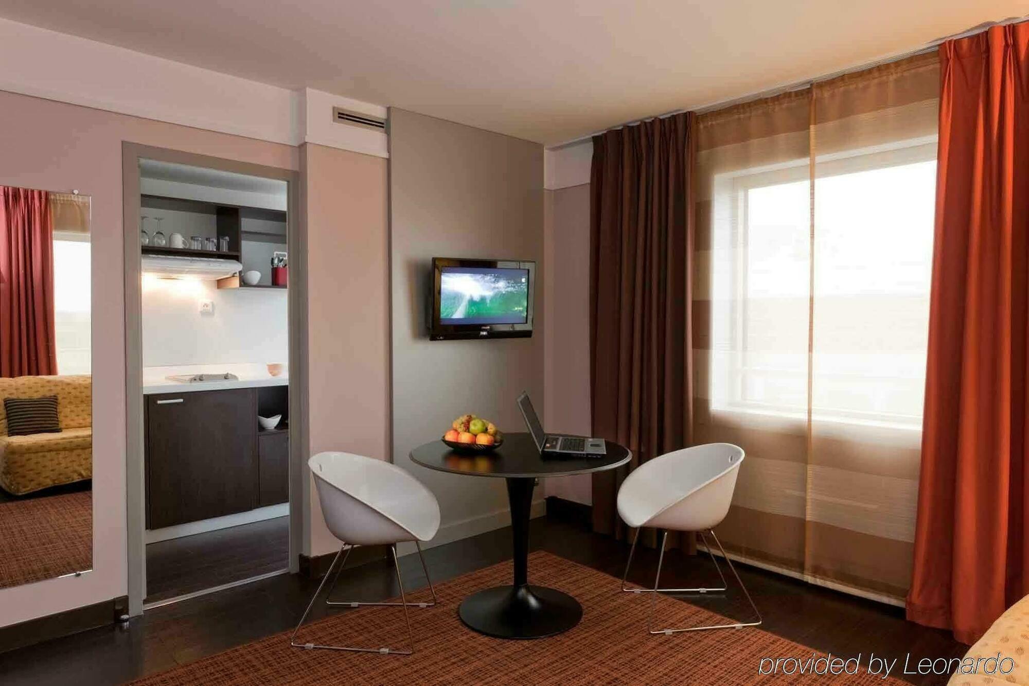 Mercure Paris La Defense Grande Arche Нантерр Экстерьер фото